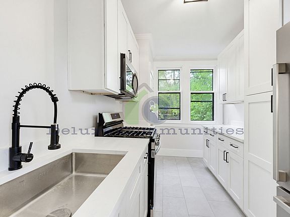 5th image of 410 Eastern Ave SE #1