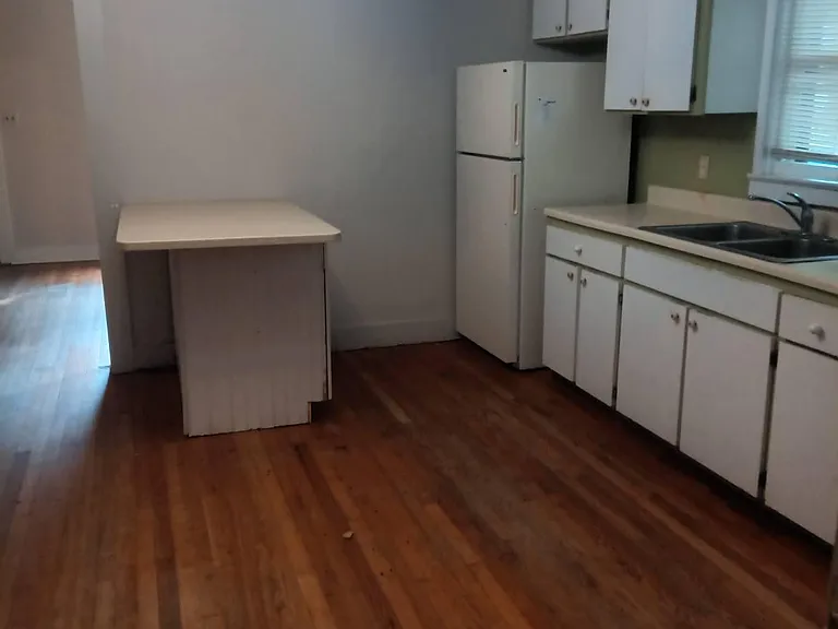 818 Merry Ln — Photo 12