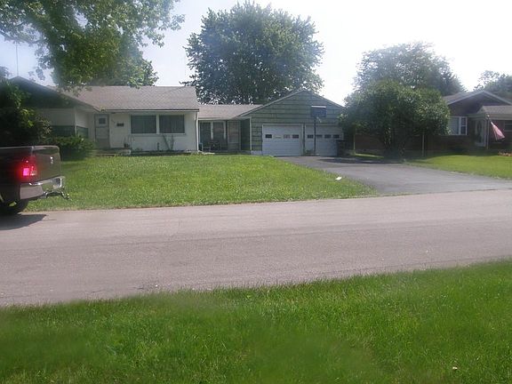 2nd image of 224 N Oak St