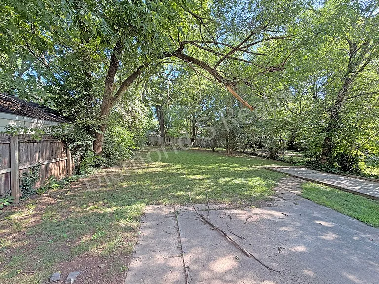617 W Minota St — Photo 16