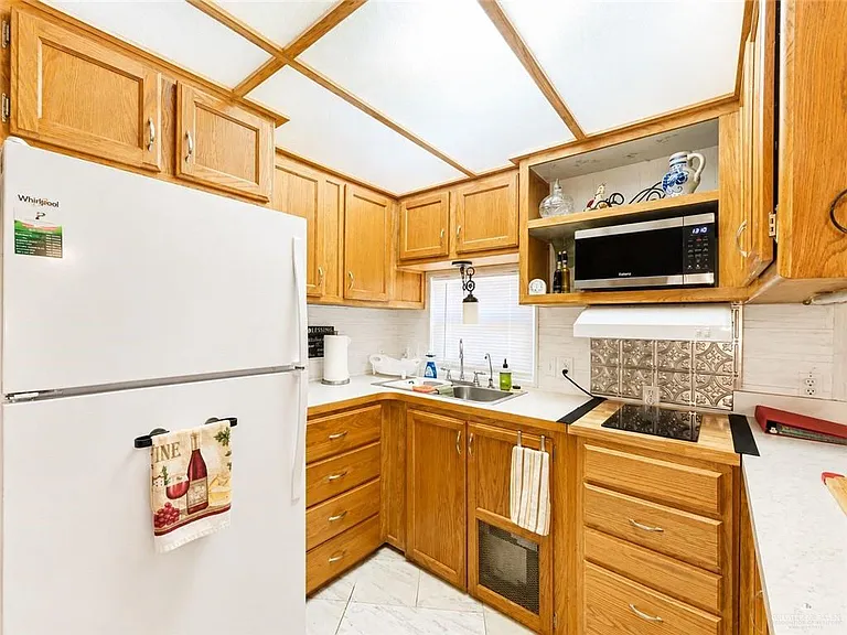 212 London Ave — Photo 6