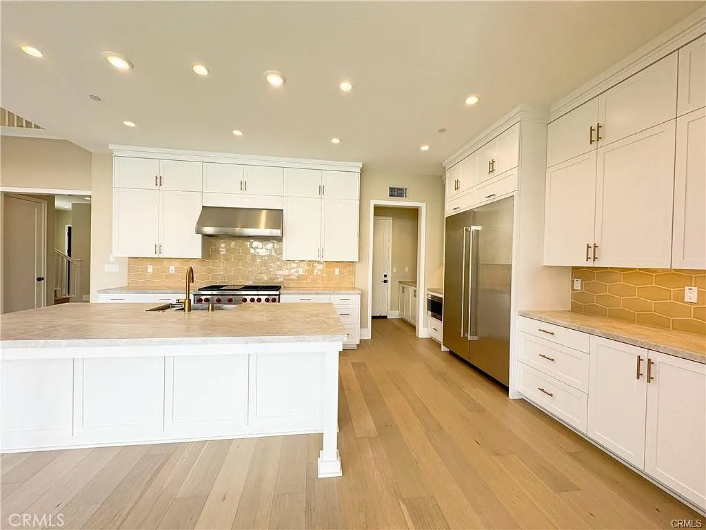 4 bed, 4.5 bath, 3320 sqft, $9,000 — Photo 4