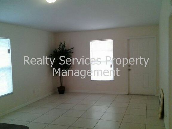3rd image of 4942 Golfview Blvd