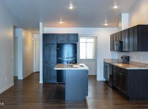 3rd image of 465 Mountain Vista Way