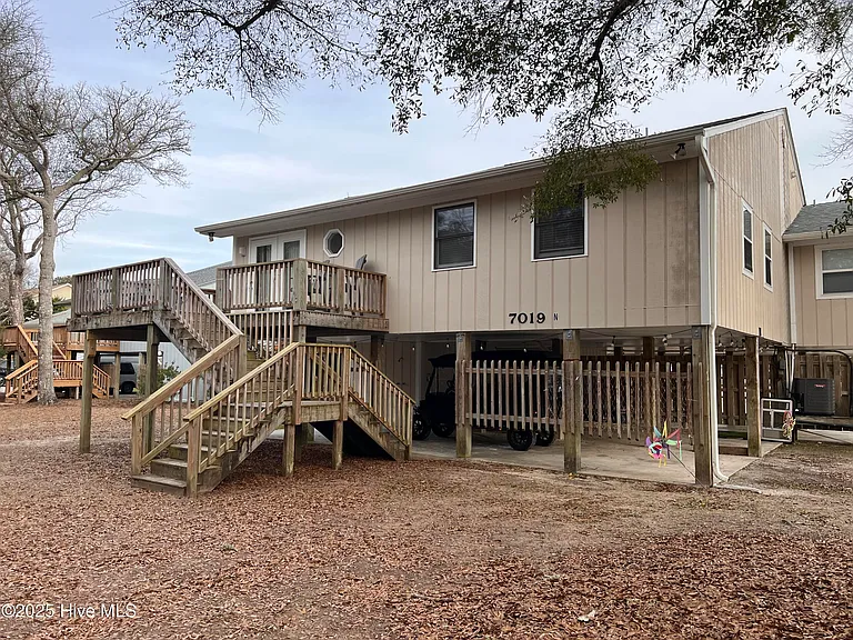 7019 N Sound Dr #NORTH — Photo 1
