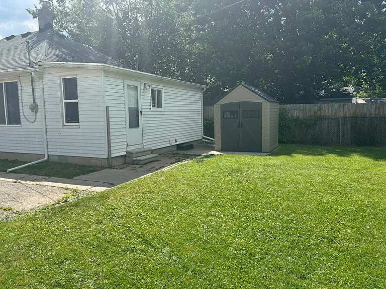 22441 Ridgeway St — Photo 51