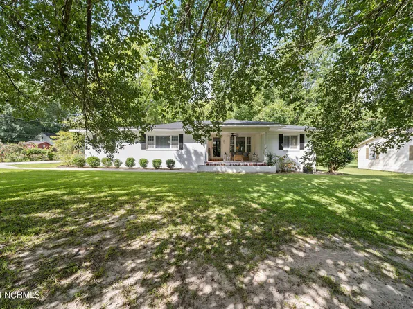 303 N Cowan Street, Burgaw, NC 28425