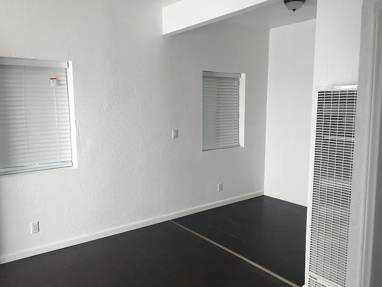 2415 S Ridgeley Dr — Photo 5