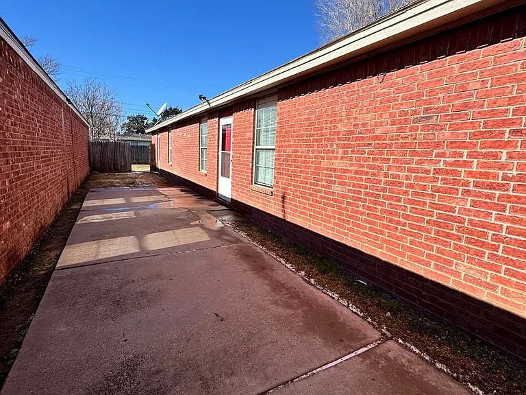6130 Avenue P — Photo 1
