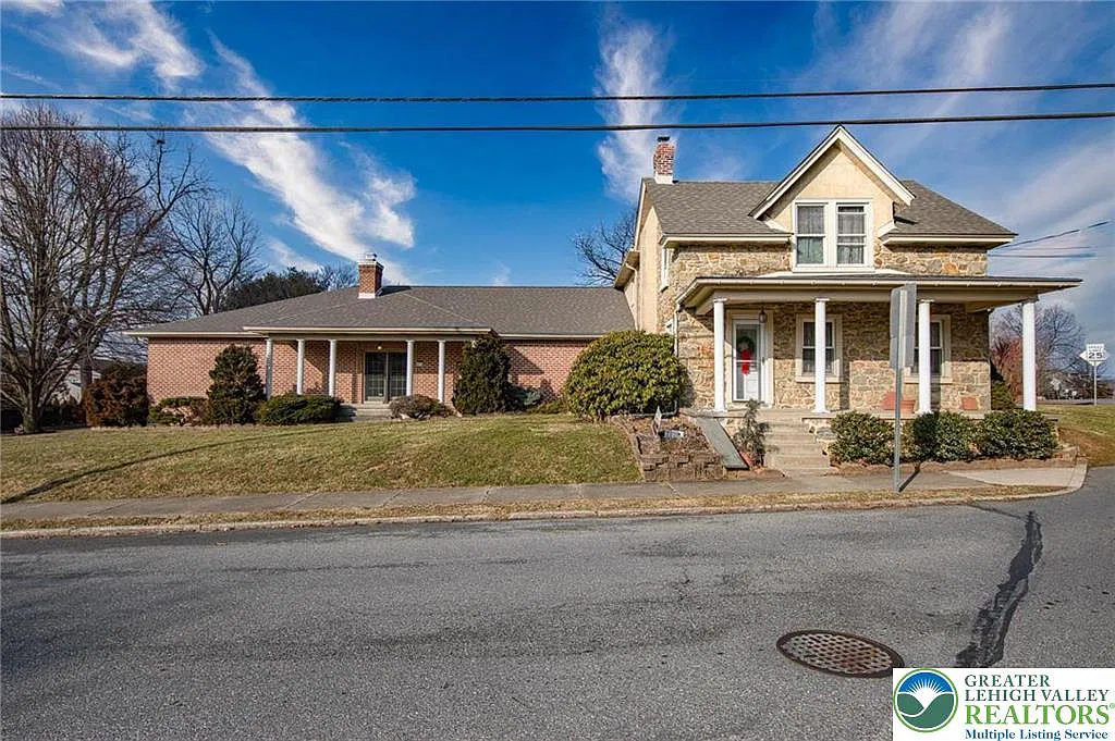 2 bed, 1.5 bath, 1200 sqft, $2,650 — Photo 1