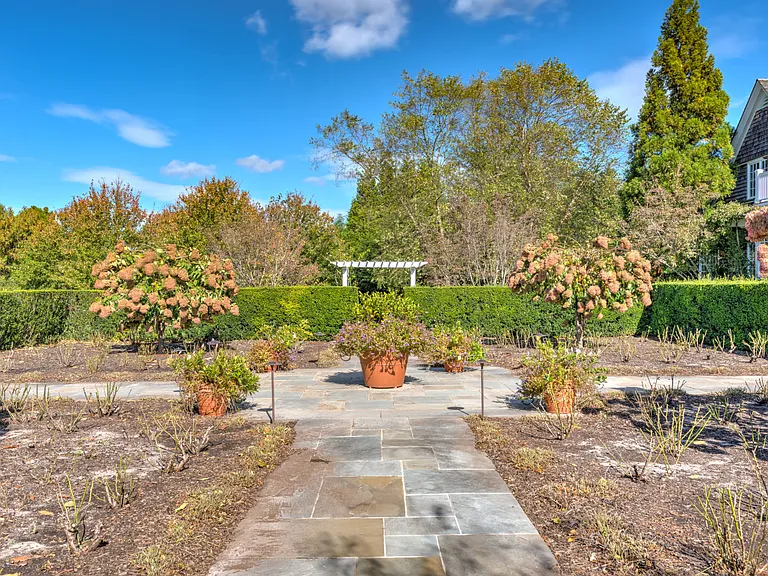 587 Sagaponack Rd — Photo 92