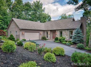 518 Overlook Dr, Flat Rock, NC 28731