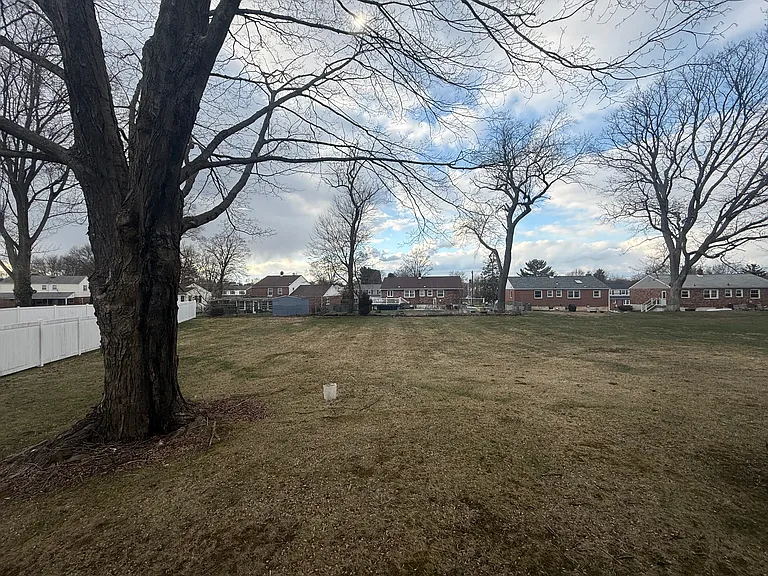 338 Rees Dr — Photo 29