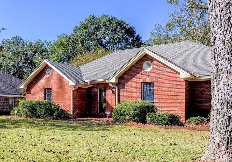 1st image of 118 Wood Vale Dr