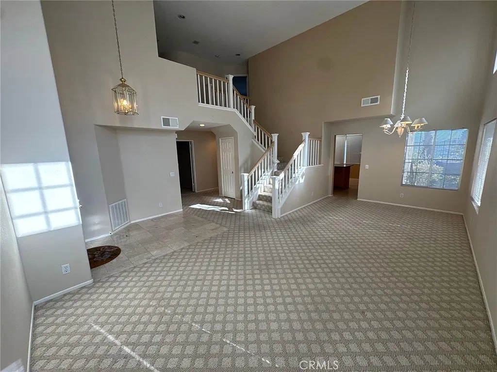 4 bed, 2441 sqft, $2,895 — Photo 4