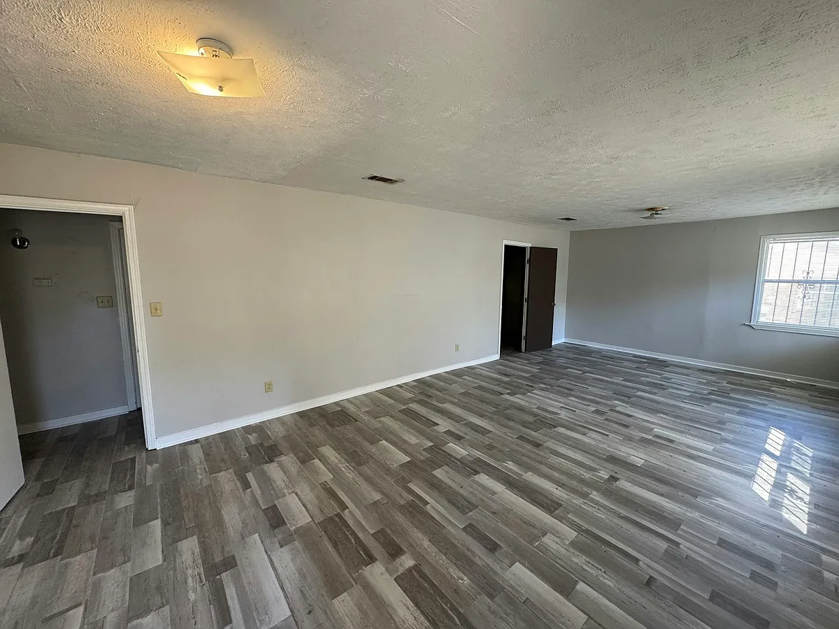 Building Photo - 3963 Meadowlane Dr