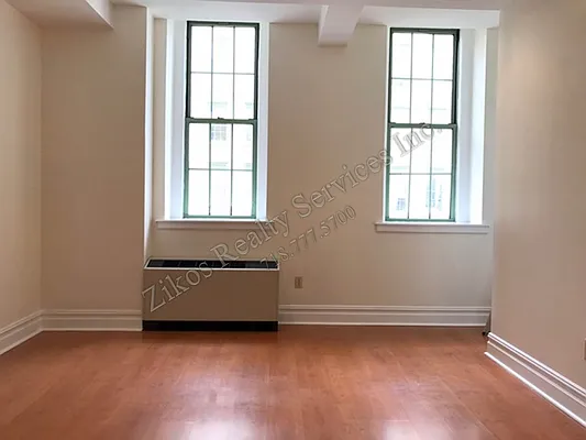 Rented by Zikos Realty Services | media 2