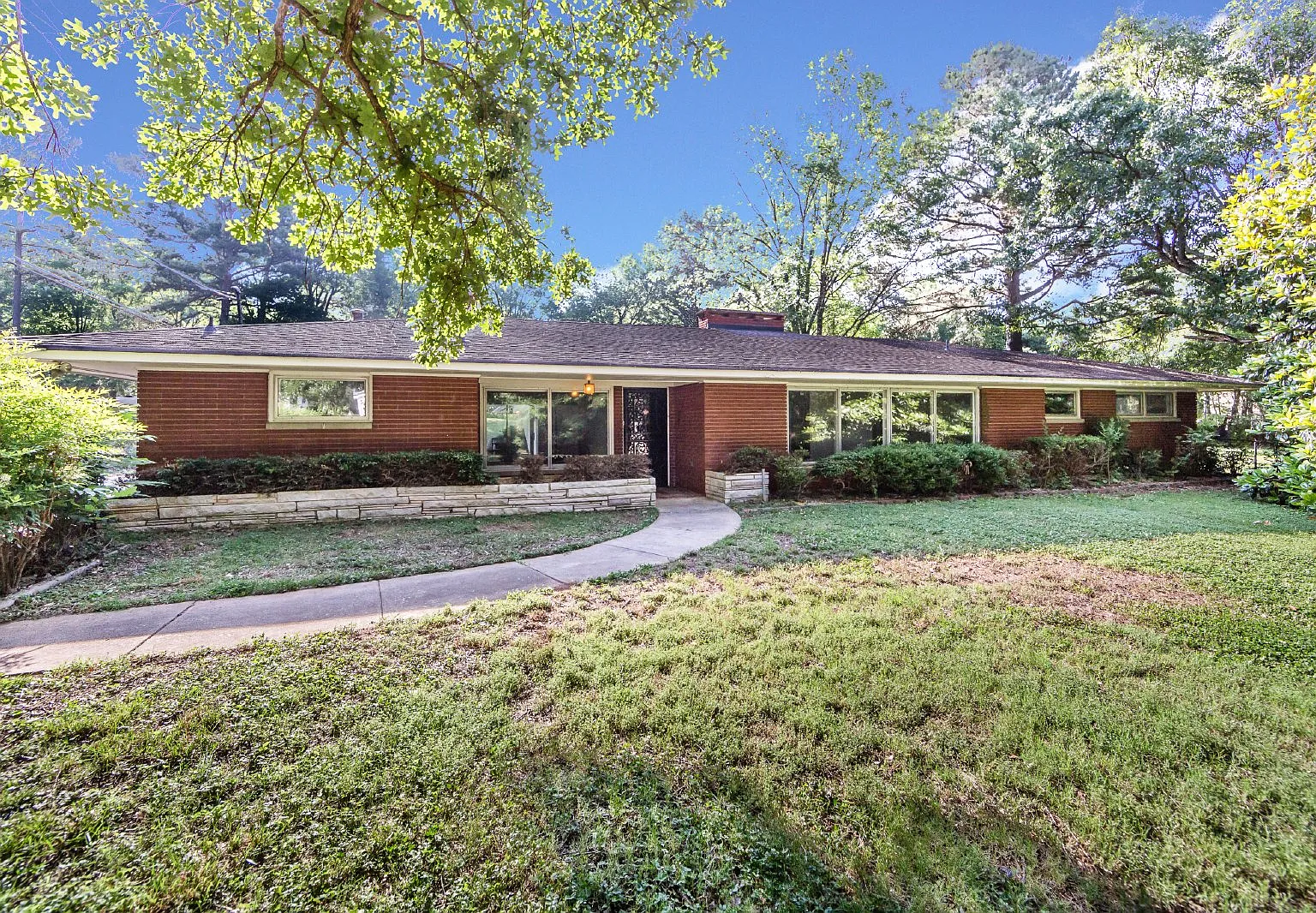 3 bed, 2.0 bath, 2295 sqft, $2,295 — Photo 1