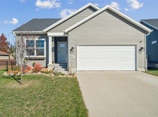 9014 Grand Oaks Dr NE, Cedar Rapids, IA 52402