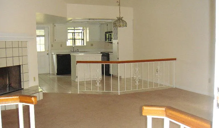 467 Bluebird Ct — Photo 1