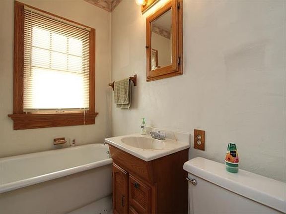 4th image of 249 Fernwood Ave
