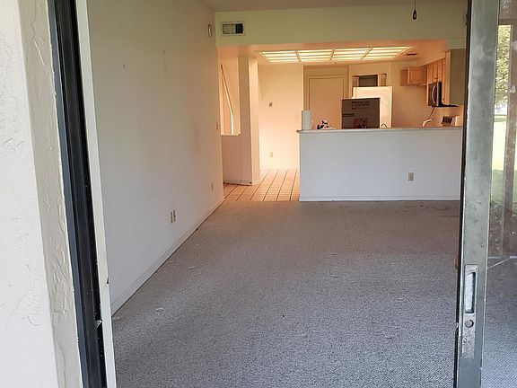 4th image of 902 Royal Palm Cir