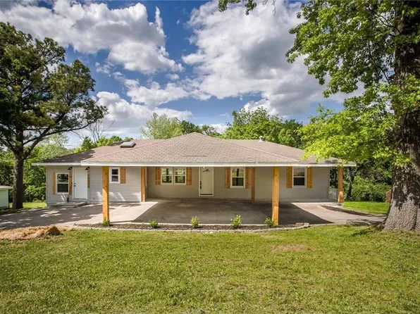 10006 E 43rd St, Kansas City, MO 64133