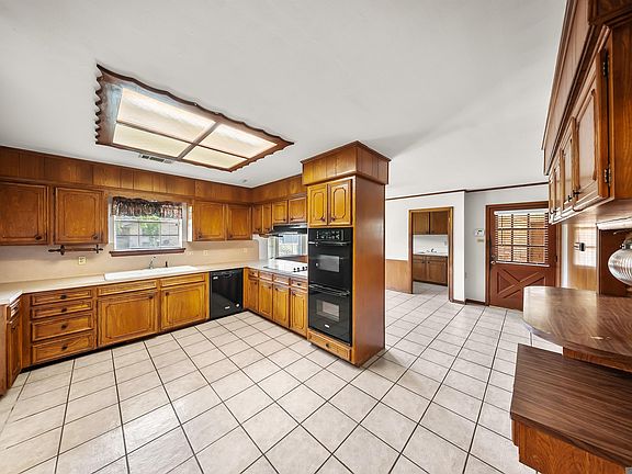 4th image of 12486 Lockhaven Ave