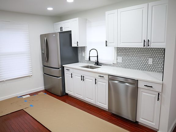 5th image of 2403 Butterfield Dr