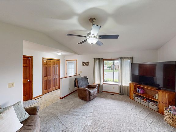 3rd image of 6825 Sherry Ct