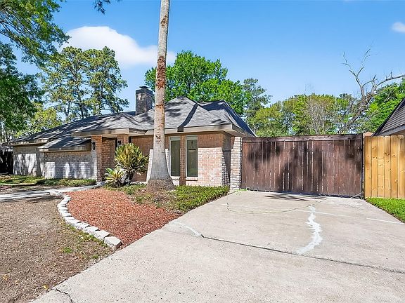 3rd image of 25510 Old Carriage Ln