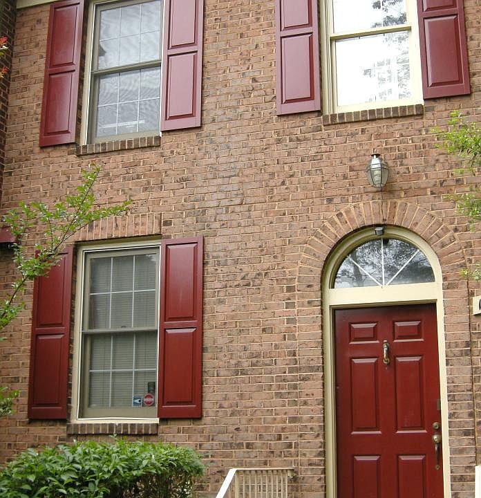 10502 Grosvenor Place