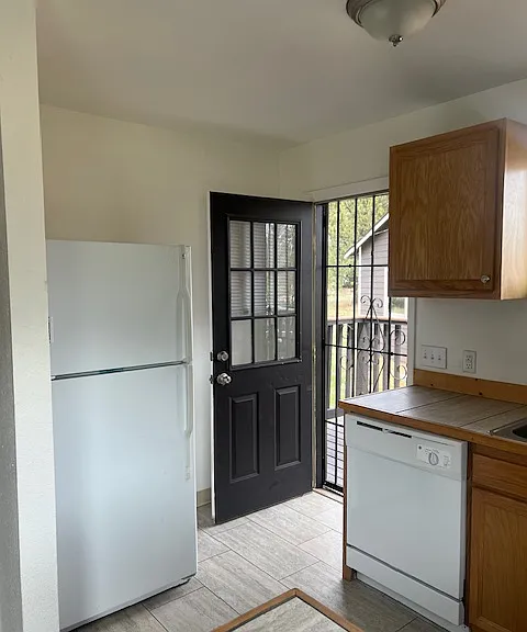 39 Linn Rd — Photo 4