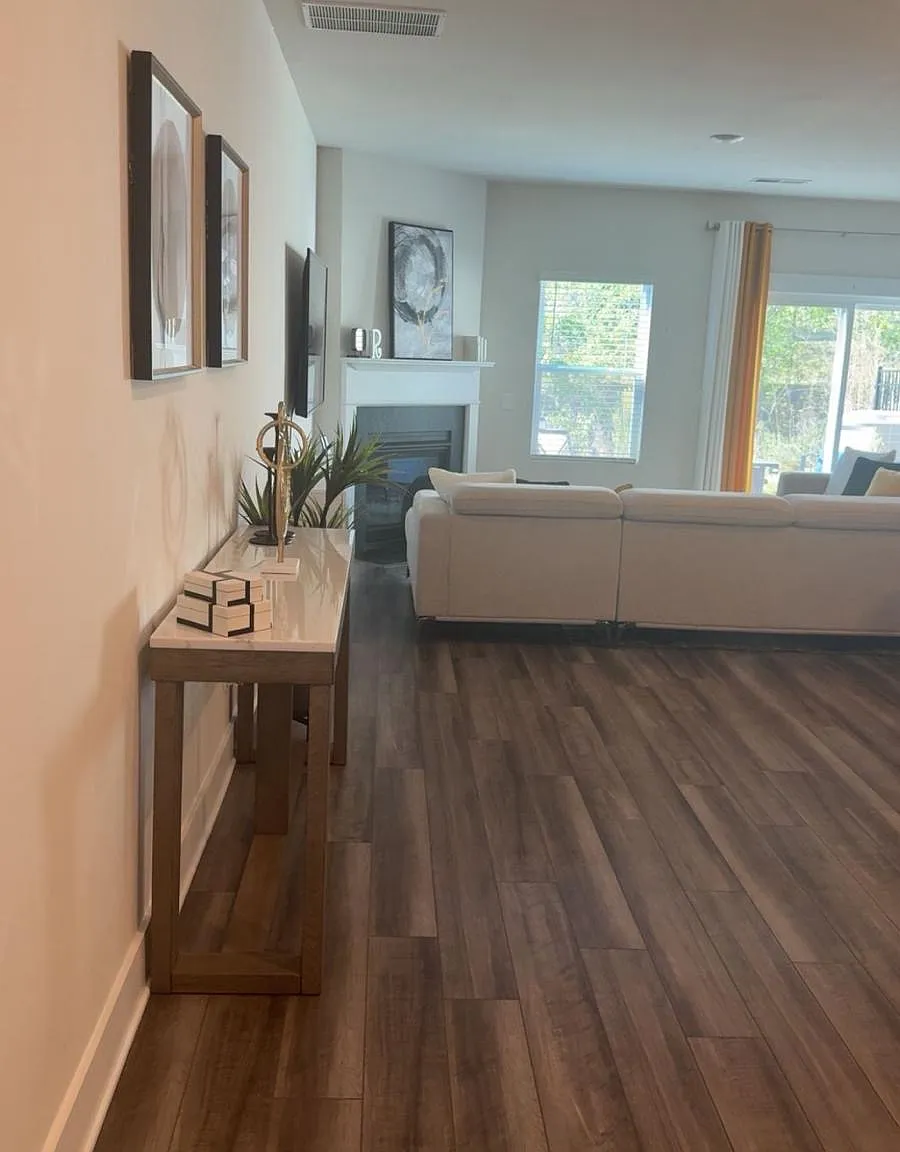 3 bed, 1818 sqft, $2,350 — Photo 3