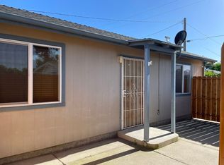 2055 6th St #B, Hughson, CA 95326