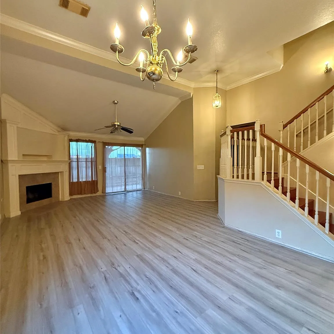 3 bed, 2.5 bath, 1900 sqft, $1,800 — Photo 4