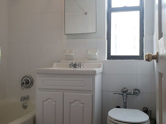 2nd image of 110 Seaman Ave APT 9G