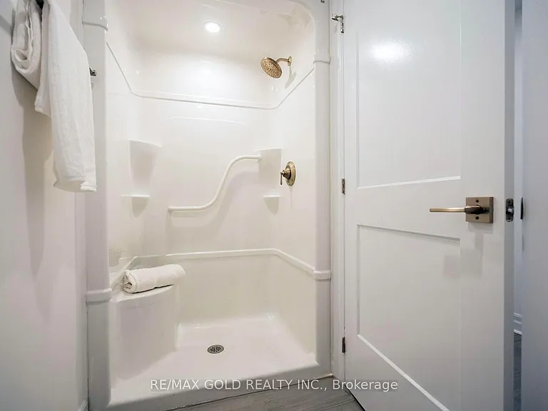 7507 Splendour Dr — Photo 8