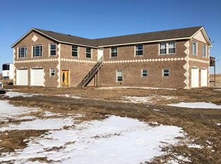 103 6th St SE, Hettinger, ND 58639