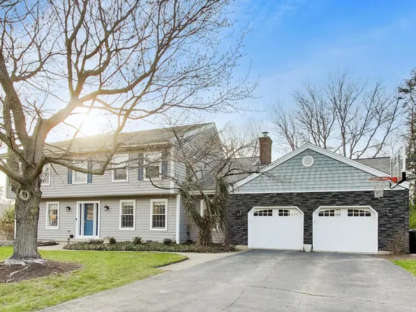 924 Glen Oak Dr, Sleepy Hollow, IL 60118