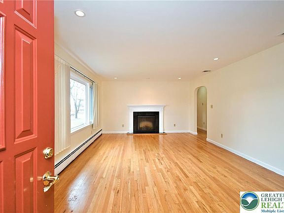 3rd image of 4105 Chew St