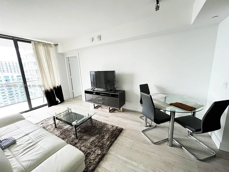 121 NE 34th St #2603 — Photo 1