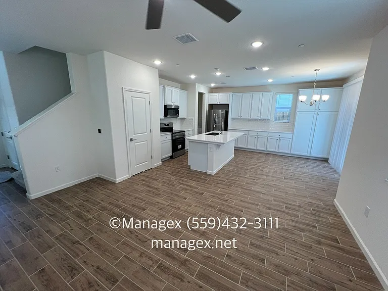 1516 Vintage Ln — Photo 4