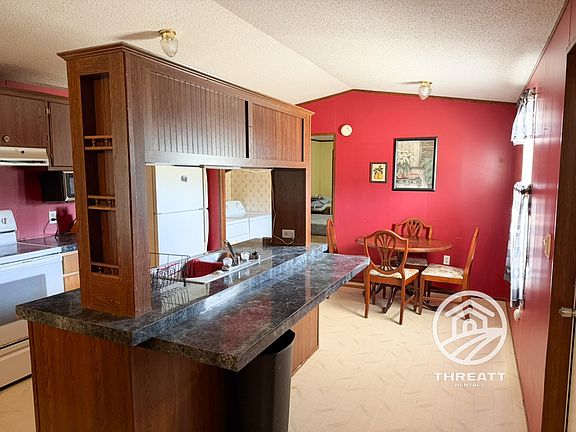 3rd image of 1584 McCaskill Rd