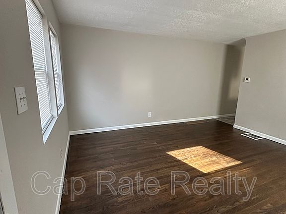 4th image of 438 S Napoleon Ave