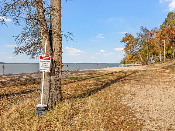 5th image of 561 Eagle Shore Dr