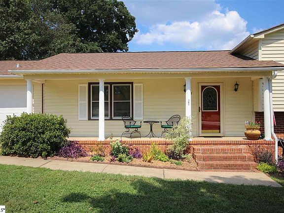 3rd image of 25 Saddlewood Ln