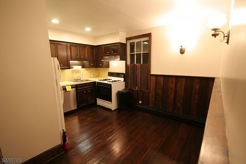 1st image of 19 Prospect Pl Floor 2