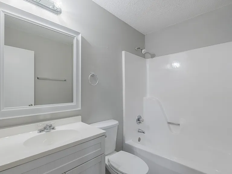 Brookwood Apartments — Photo 8