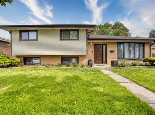 597 Forest Preserve Dr, Wood Dale, IL 60191
